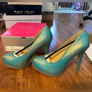Shoe Dazzle Teal and Gold Pilar style Women's Heels
